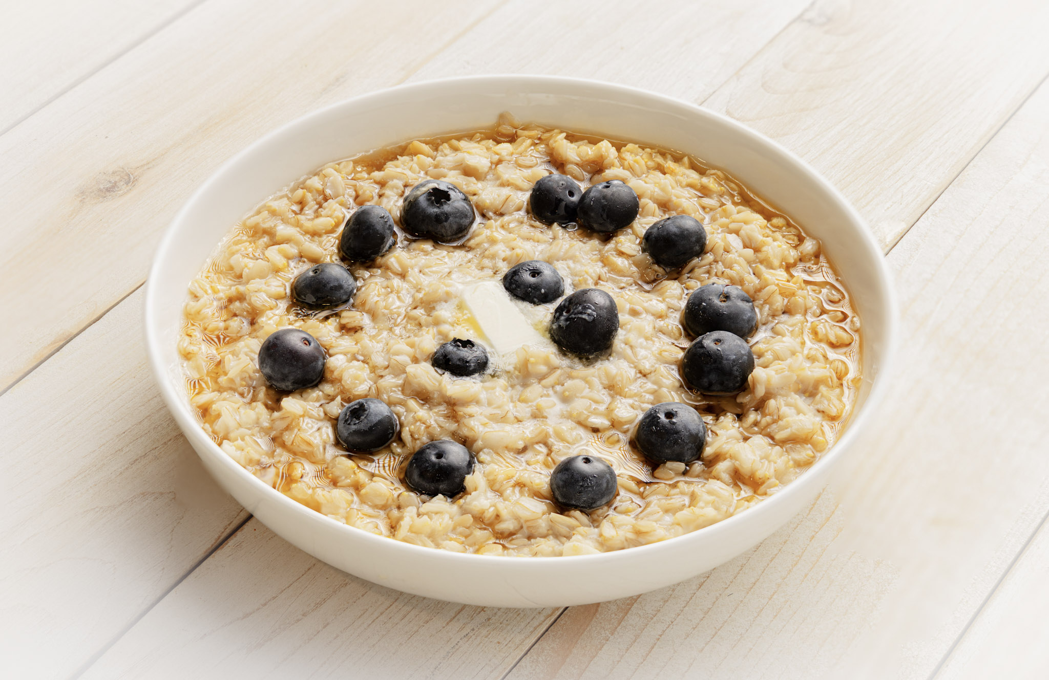 Oatmeal With Honey and Berries